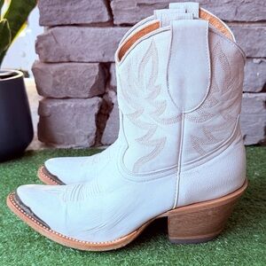 Idyllwind White Leather Wheels Western Women’s Booties